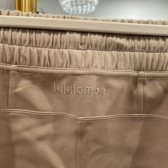 Lululemon Soft Ambitions High-Rise Short 4” - Picture 4 of 4